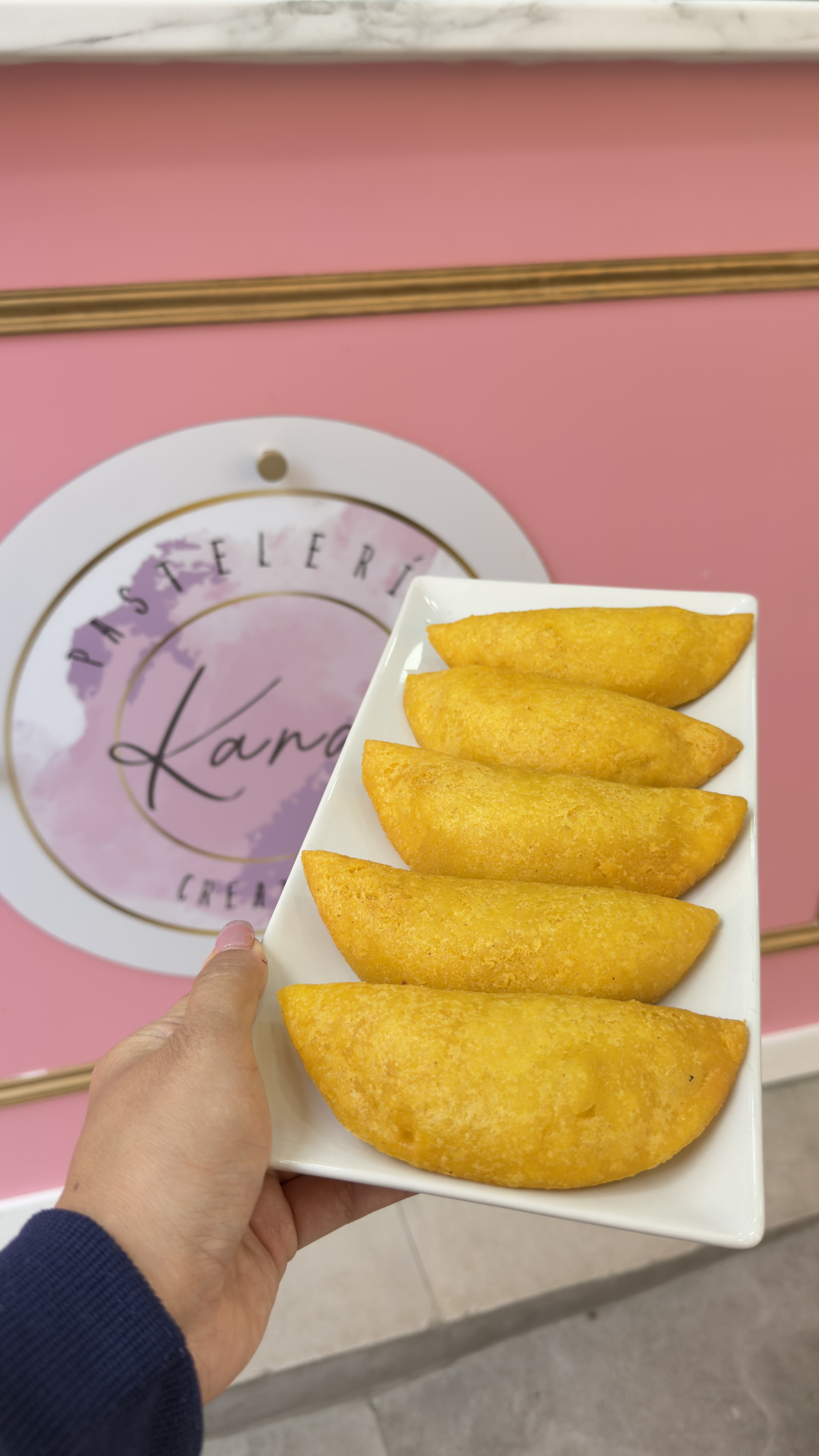 Empanadas colombianas recién horneadas